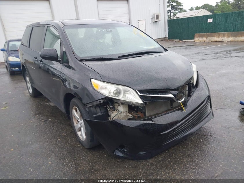 2020 Toyota Sienna VIN 5TDZZ3DC5LS032981 IAAI salvage auction — FRONT END, Clear (New York), sold $14,150 on 2026-07-21 (photo 1)