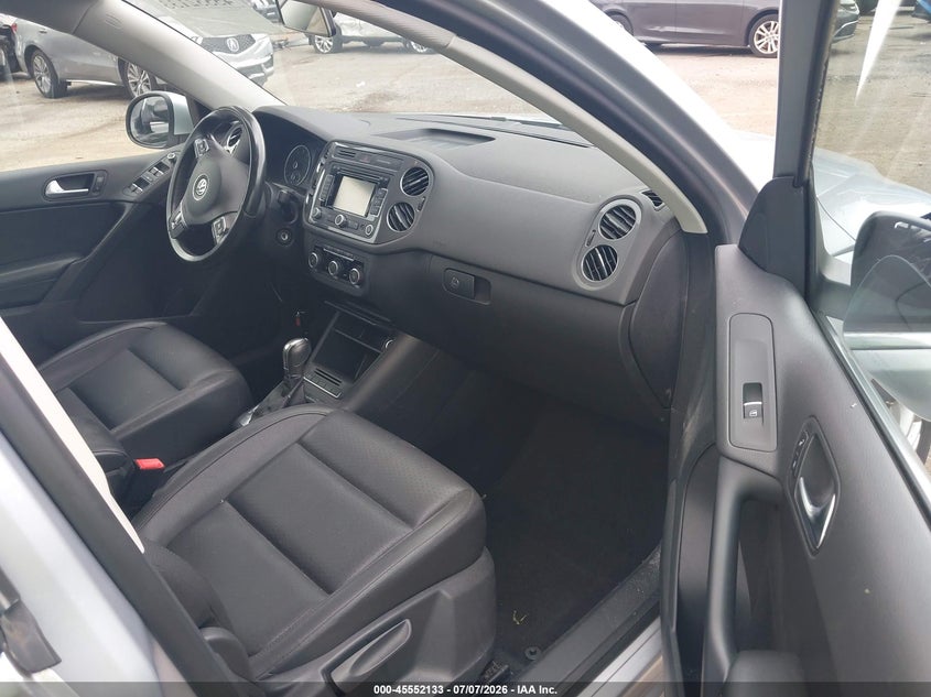 2012 Volkswagen Tiguan VIN WVGBV7AX3CW567492 IAAI salvage auction — RIGHT SIDE, Salvage Title, sold $1,125 on 2026-08-11 (photo 5)