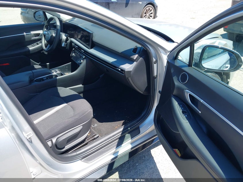 2025 Hyundai Sonata VIN KMHL64JA7SA478502 IAAI salvage auction — RIGHT FRONT, Salvage Title, sold $11,750 on 2026-07-08 (photo 5)