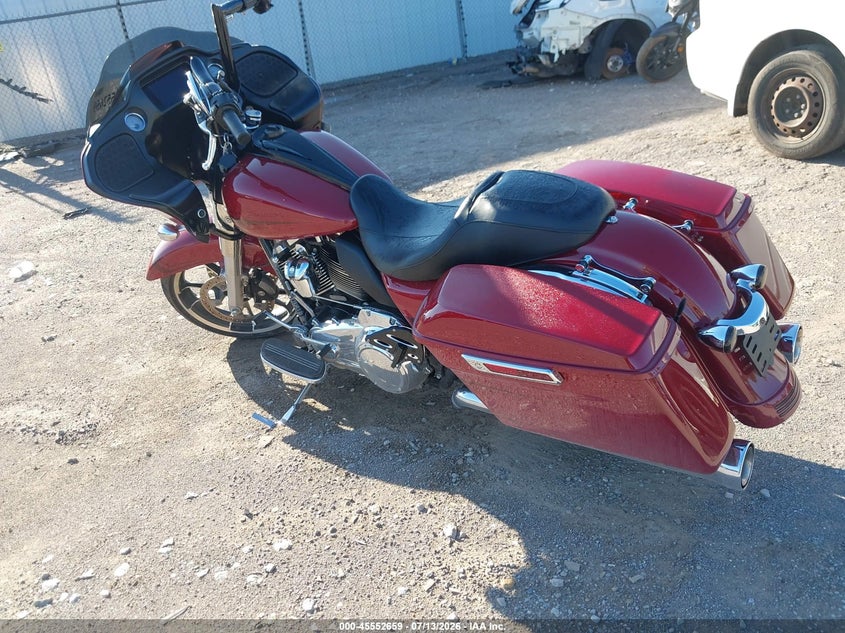 2020 Harley-davidson Road glide VIN 1HD1KHC11LB674683 IAAI salvage auction — RIGHT SIDE, Clear (Oklahoma), sold $7,750 on 2026-09-09 (photo 3)