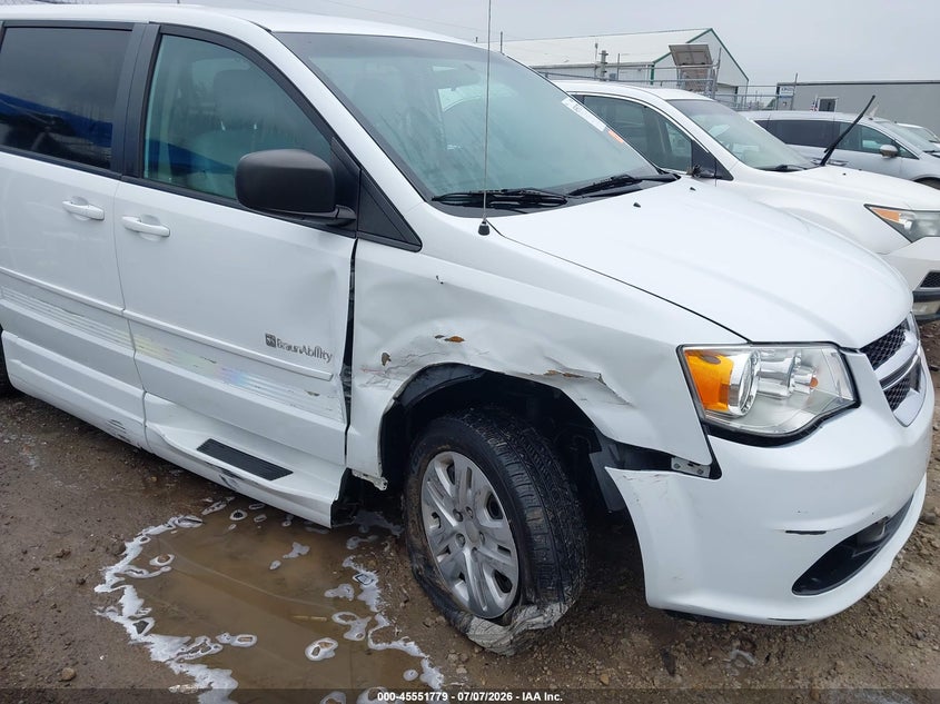 2017 Dodge Caravan VIN 2C7WDGBG4HR784060 IAAI salvage auction — SIDE, Salvage Title, sold $7,100 on 2026-10-08 (photo 6)