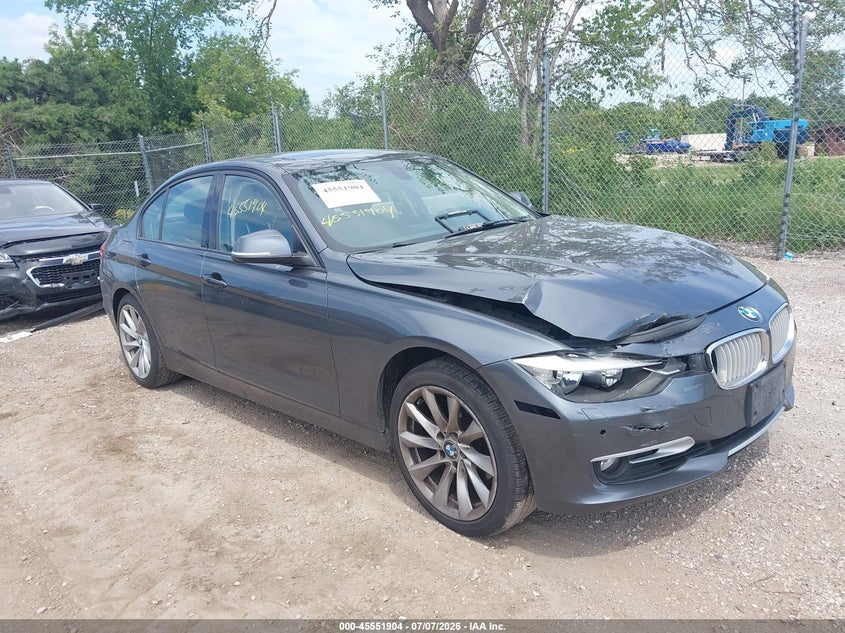 2013 BMW 3er VIN WBA3B3C57DF542129 IAAI salvage auction — RIGHT FRONT, Wait Title, sold $1,350 on 2026-08-15 (photo 1)