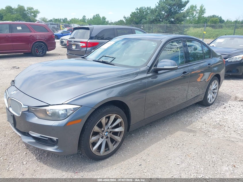 2013 BMW 3er VIN WBA3B3C57DF542129 IAAI salvage auction — RIGHT FRONT, Wait Title, sold $1,350 on 2026-08-15 (photo 2)