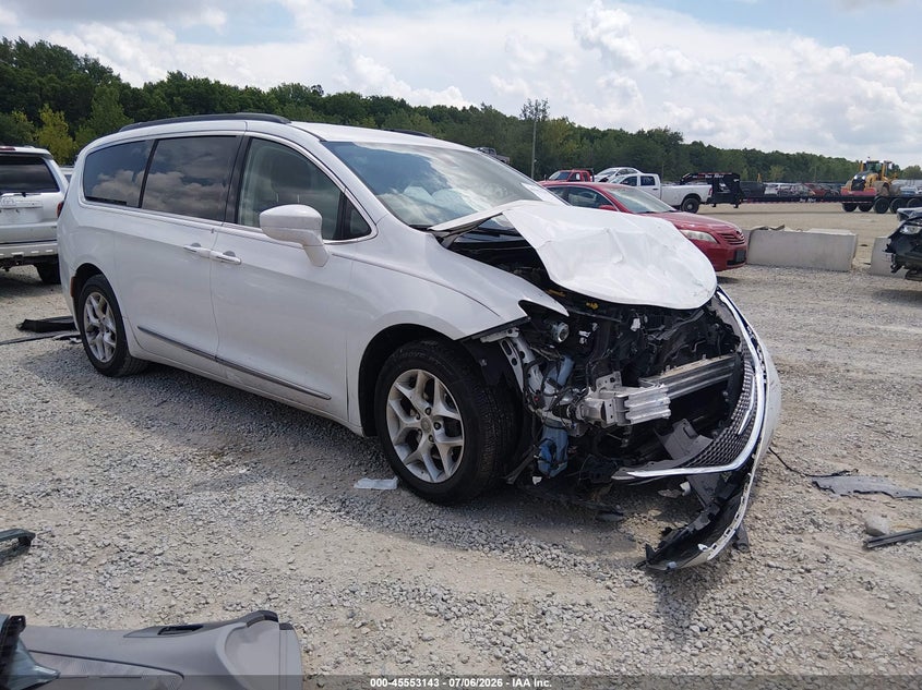 2017 Chrysler Pacifica VIN 2C4RC1BG4HR809906 IAAI salvage auction — FRONT END, Wait Title, sold $1,450 on 2026-10-14 (photo 1)