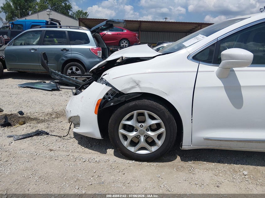 2017 Chrysler Pacifica VIN 2C4RC1BG4HR809906 IAAI salvage auction — FRONT END, Wait Title, sold $1,450 on 2026-10-14 (photo 6)