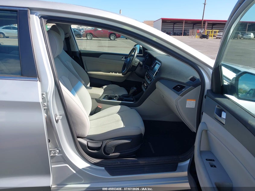 2018 Hyundai Sonata hybrid VIN KMHE24L38JA084136 IAAI salvage auction — NORMAL WEAR, Sf97 (Hawaii), sold $6,100 on 2026-07-28 (photo 5)