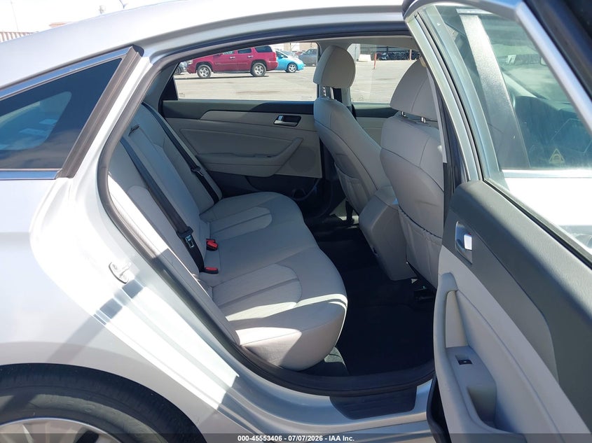 2018 Hyundai Sonata hybrid VIN KMHE24L38JA084136 IAAI salvage auction — NORMAL WEAR, Sf97 (Hawaii), sold $6,100 on 2026-07-28 (photo 8)