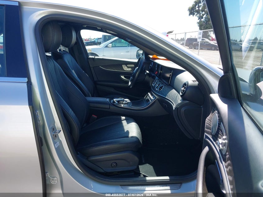 2019 Mercedes-benz E-klasse VIN WDDZF4JBXKA608494 IAAI salvage auction — RIGHT REAR, Salvage (California), sold $8,200 on 2026-08-11 (photo 5)