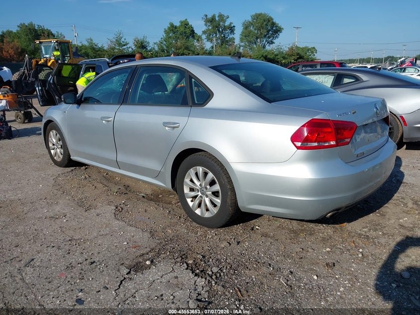 2015 Volkswagen Passat VIN 1VWAT7A35FC005843 IAAI salvage auction — STORM DAMAGE, Clear (Indiana), sold $1,300 on 2026-08-02 (photo 3)