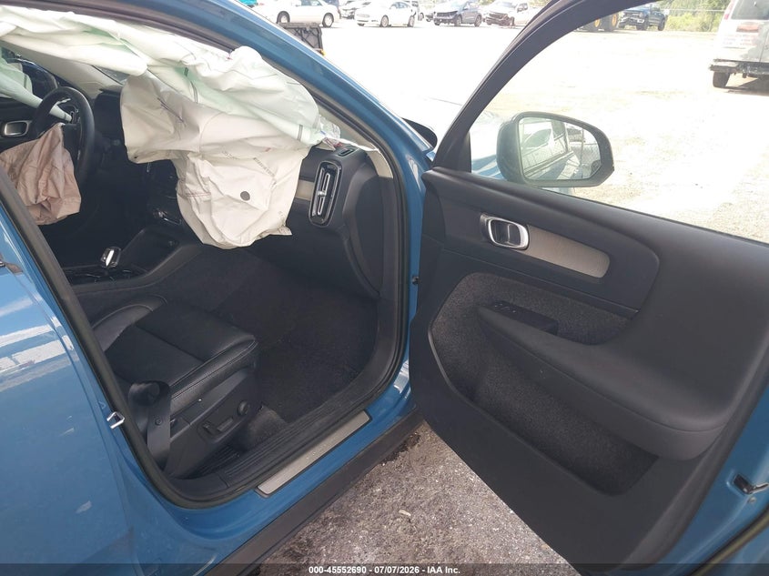 2023 Volvo Xc40 VIN YV4L12UW8P2967018 IAAI salvage auction — FRONT END, Wait Title, sold $7,500 on 2026-08-18 (photo 5)