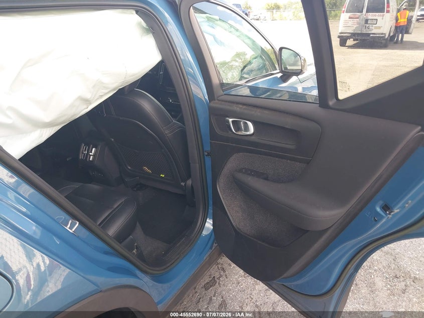 2023 Volvo Xc40 VIN YV4L12UW8P2967018 IAAI salvage auction — FRONT END, Wait Title, sold $7,500 on 2026-08-18 (photo 8)