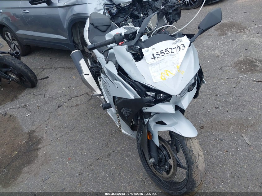 2024 Kawasaki Ninja VIN ML5EXGG13RDA08167 IAAI salvage auction — FRONT END, Mv-907A (New York), sold $1,350 on 2026-07-15 (photo 1)