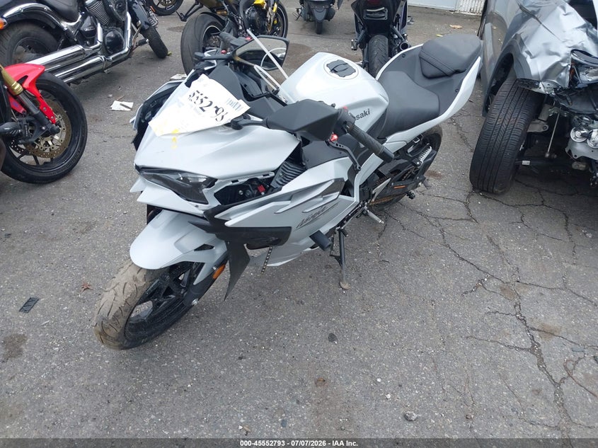 2024 Kawasaki Ninja VIN ML5EXGG13RDA08167 IAAI salvage auction — FRONT END, Mv-907A (New York), sold $1,350 on 2026-07-15 (photo 2)