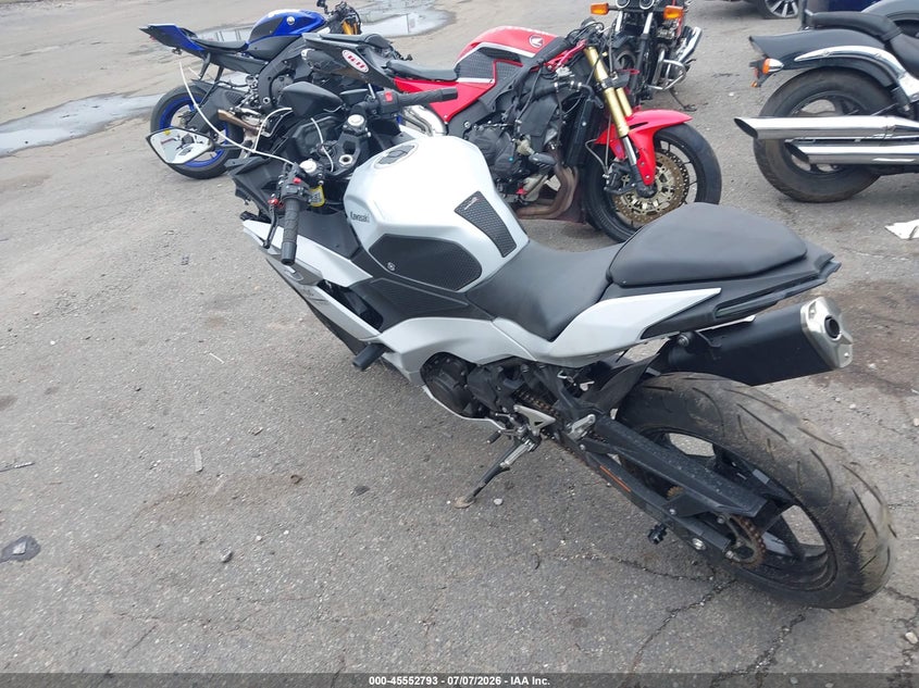2024 Kawasaki Ninja VIN ML5EXGG13RDA08167 IAAI salvage auction — FRONT END, Mv-907A (New York), sold $1,350 on 2026-07-15 (photo 3)