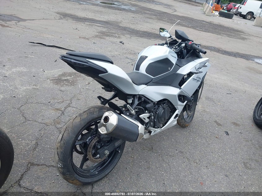 2024 Kawasaki Ninja VIN ML5EXGG13RDA08167 IAAI salvage auction — FRONT END, Mv-907A (New York), sold $1,350 on 2026-07-15 (photo 4)