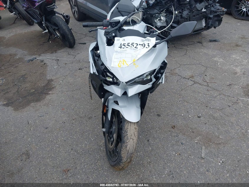 2024 Kawasaki Ninja VIN ML5EXGG13RDA08167 IAAI salvage auction — FRONT END, Mv-907A (New York), sold $1,350 on 2026-07-15 (photo 5)