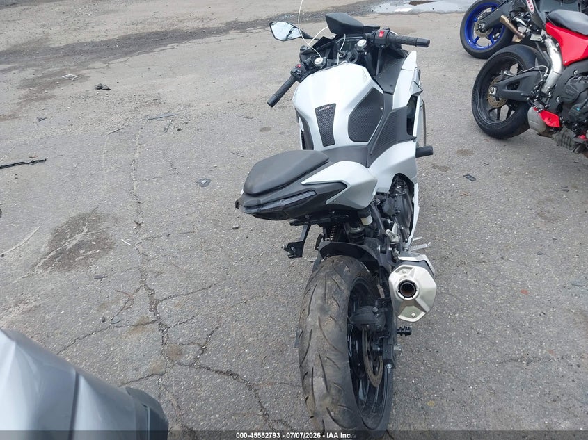 2024 Kawasaki Ninja VIN ML5EXGG13RDA08167 IAAI salvage auction — FRONT END, Mv-907A (New York), sold $1,350 on 2026-07-15 (photo 6)