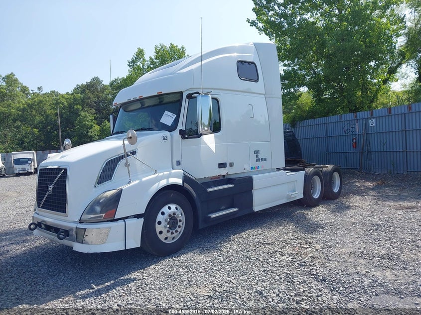 2009 Volvo Vn VIN 4V4NC9EJ69N498809 IAAI salvage auction — RIGHT SIDE, Clear (New Jersey), sold $625 on 2026-07-15 (photo 2)