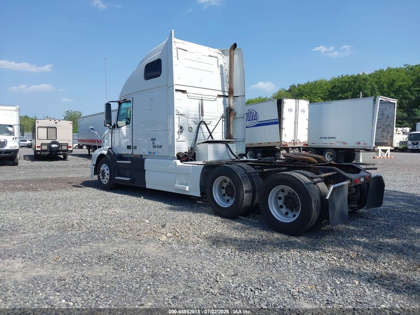 2009 Volvo Vn VIN 4V4NC9EJ69N498809 IAAI salvage auction — RIGHT SIDE, Clear (New Jersey), sold $625 on 2026-07-15 (photo 3)