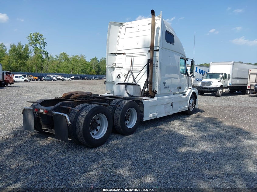 2009 Volvo Vn VIN 4V4NC9EJ69N498809 IAAI salvage auction — RIGHT SIDE, Clear (New Jersey), sold $625 on 2026-07-15 (photo 4)