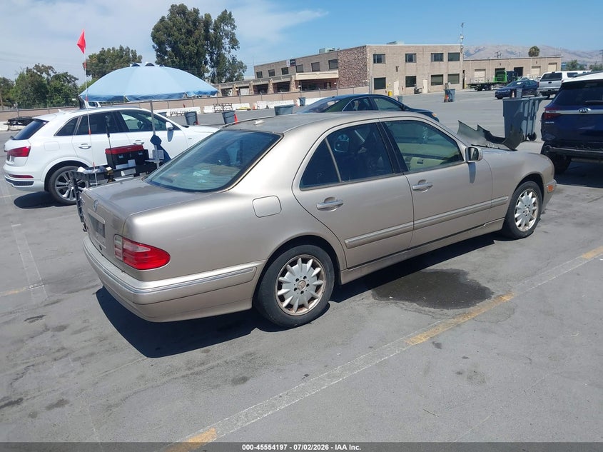 2001 Mercedes-benz E-class VIN WDBJF65J81B355834 IAAI salvage auction — NORMAL WEAR, Clear - Dealer Only (California), sold $350 on 2026-07-29 (photo 4)
