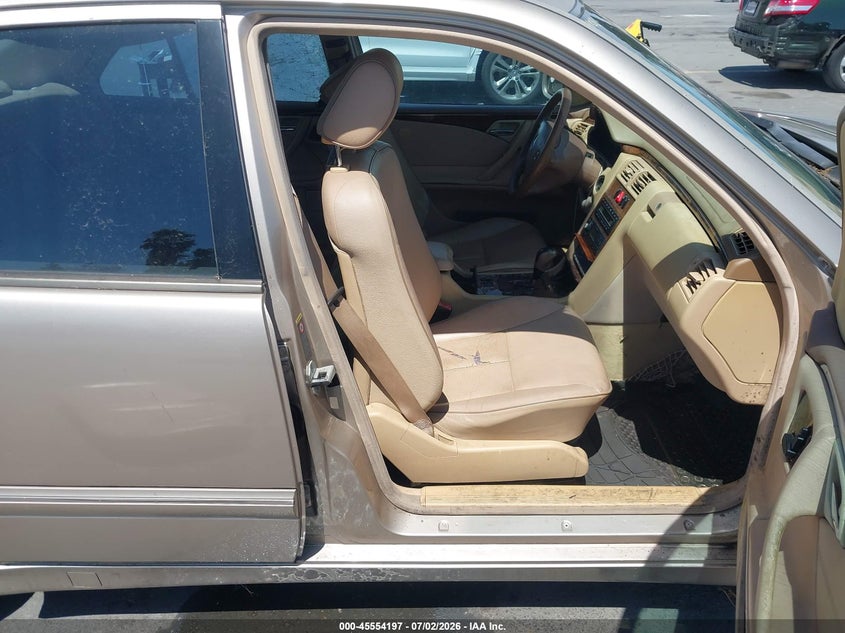 2001 Mercedes-benz E-class VIN WDBJF65J81B355834 IAAI salvage auction — NORMAL WEAR, Clear - Dealer Only (California), sold $350 on 2026-07-29 (photo 5)