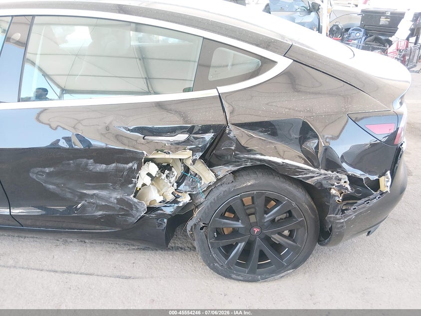 2018 Tesla Model 3 VIN 5YJ3E1EA3JF070262 IAAI salvage auction — LEFT SIDE, Salvage Title, sold $3,650 on 2026-07-29 (photo 6)