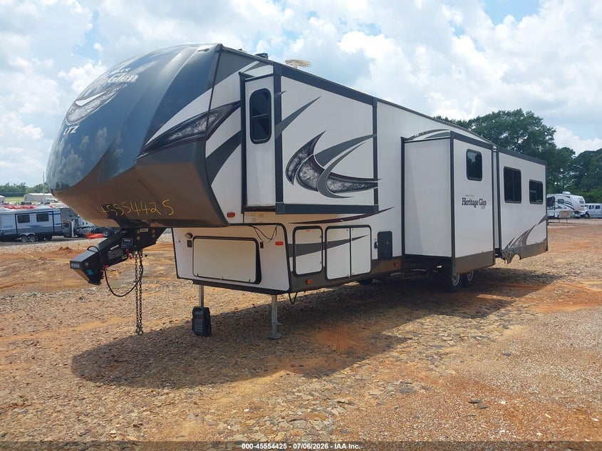 2018 Forest river Wildwood VIN 4X4FWBN2XJV701688 IAAI salvage auction — SIDE, Salvage (Texas), sold $7,000 on 2026-08-20 (photo 2)