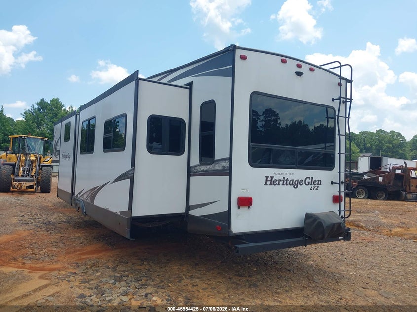 2018 Forest river Wildwood VIN 4X4FWBN2XJV701688 IAAI salvage auction — SIDE, Salvage (Texas), sold $7,000 on 2026-08-20 (photo 3)