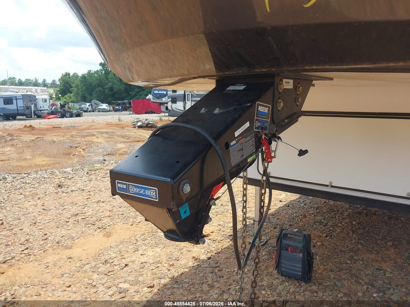 2018 Forest river Wildwood VIN 4X4FWBN2XJV701688 IAAI salvage auction — SIDE, Salvage (Texas), sold $7,000 on 2026-08-20 (photo 7)