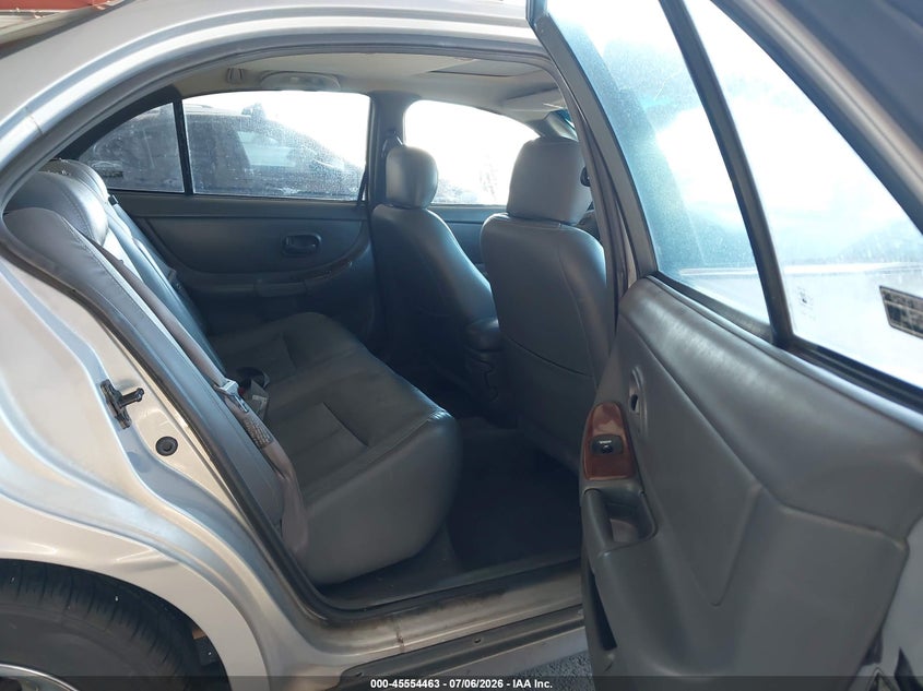 2000 Oldsmobile Intrigue VIN 1G3WX52H5YF331980 IAAI salvage auction — LEFT & RIGHT, Salvage (California), sold $250 on 2026-07-19 (photo 8)