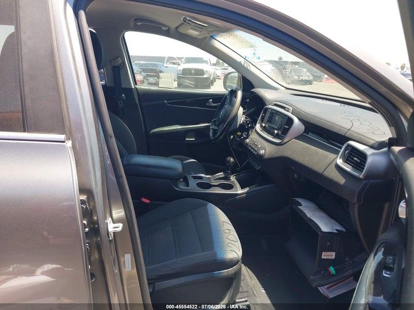 2016 Kia Sorento VIN 5XYPG4A33GG140672 IAAI salvage auction — VANDALISM, Non-Repairable (California), sold $925 on 2026-07-23 (photo 5)