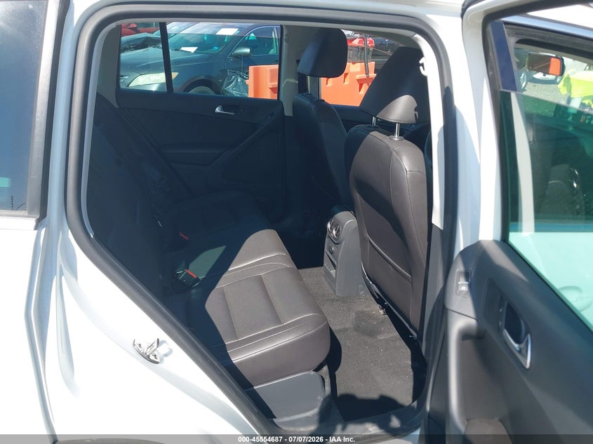 2015 Volkswagen Tiguan VIN WVGBV7AX0FW519260 IAAI salvage auction — NORMAL WEAR, Clear (Illinois), sold $1,750 on 2026-07-15 (photo 8)