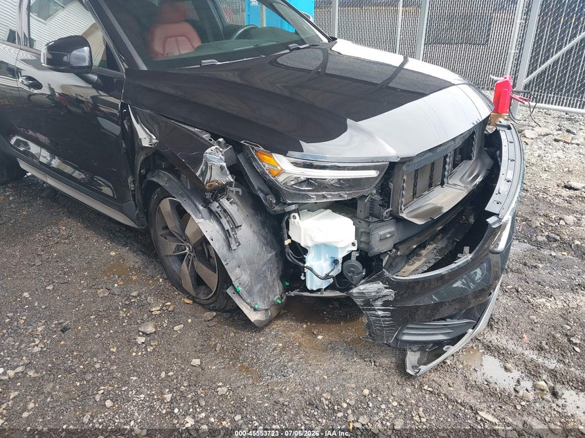 2019 Volvo Xc40 VIN YV4162UK0K2096209 IAAI salvage auction — RIGHT FRONT, Salvage Title, sold $6,500 on 2026-08-17 (photo 6)