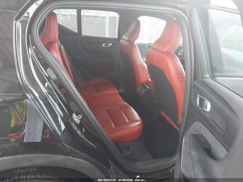 2019 Volvo Xc40 VIN YV4162UK0K2096209 IAAI salvage auction — RIGHT FRONT, Salvage Title, sold $6,500 on 2026-08-17 (photo 8)