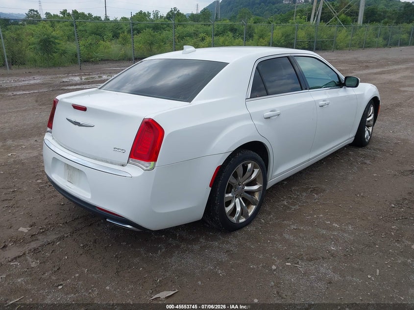 2016 Chrysler 300 VIN 2C3CCAAG5GH343774 IAAI salvage auction — NORMAL WEAR, Salvage Title, sold $1,300 on 2026-09-01 (photo 4)