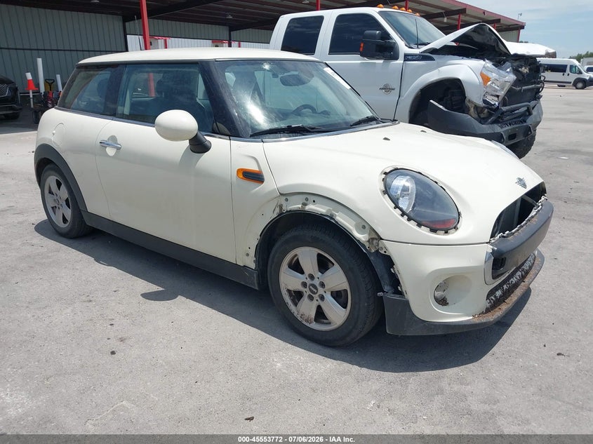 2019 Mini Hard top VIN WMWXP5C55K2H31559 IAAI salvage auction — LEFT FRONT, Salvage Title, sold $1,650 on 2026-08-08 (photo 1)
