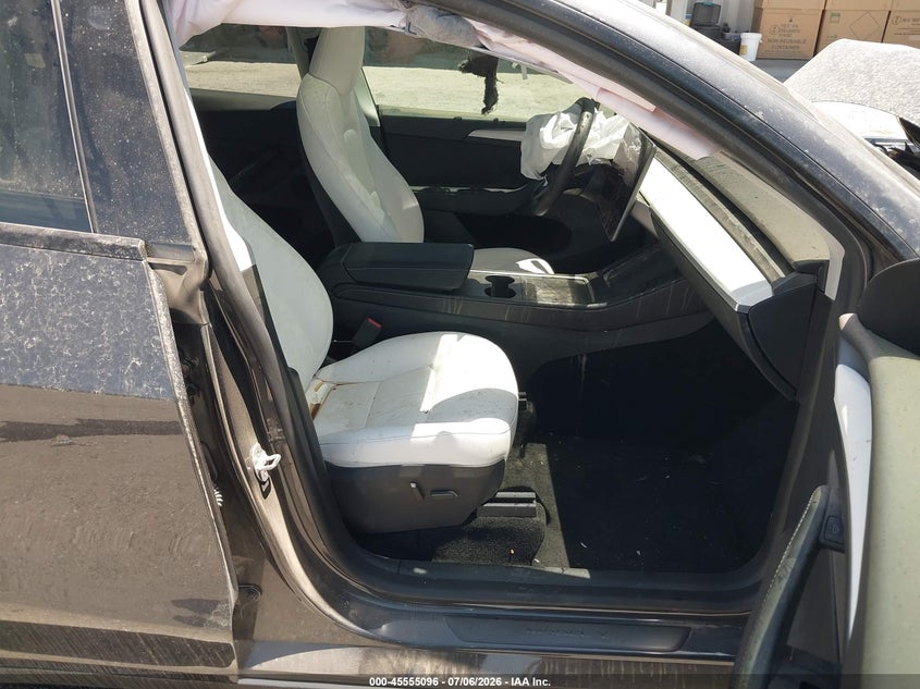2025 Tesla Model y VIN 7SAYGDEF0SF237579 IAAI salvage auction — FRONT END, Wait Title, sold $8,100 on 2026-08-29 (photo 5)