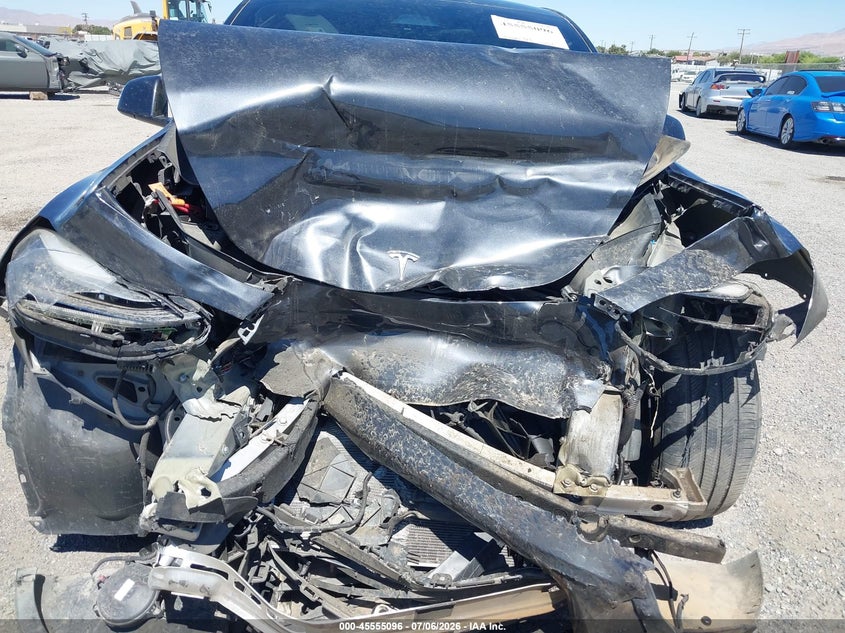 2025 Tesla Model y VIN 7SAYGDEF0SF237579 IAAI salvage auction — FRONT END, Wait Title, sold $8,100 on 2026-08-29 (photo 6)