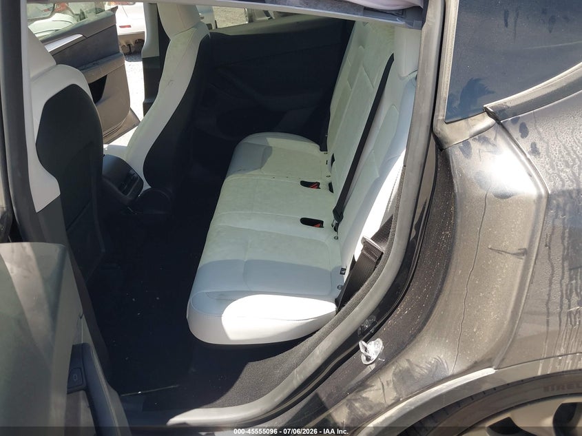 2025 Tesla Model y VIN 7SAYGDEF0SF237579 IAAI salvage auction — FRONT END, Wait Title, sold $8,100 on 2026-08-29 (photo 8)