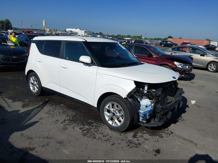 2020 Kia Soul VIN KNDJ23AU3L7718316 IAAI salvage auction — FRONT END, Salvage (Missouri), sold $1,950 on 2026-08-01 (photo 1)
