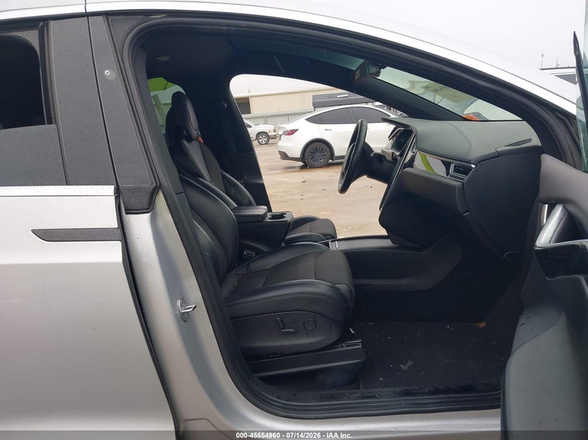 2017 Tesla Model x VIN 5YJXCDE21HF078372 IAAI salvage auction — FRONT END, Salvage Title, sold $5,150 on 2026-10-02 (photo 5)