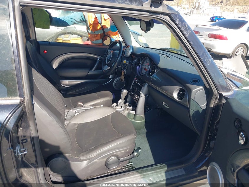 2006 Mini Cooper VIN WMWRC33526TJ78696 IAAI salvage auction — REAR END, Salvage (California), sold $475 on 2026-07-15 (photo 5)