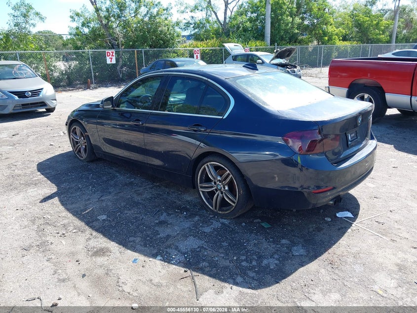 2012 BMW 3er VIN WBA3A5C56CF349497 IAAI salvage auction — NORMAL WEAR, Clear (Florida), sold $375 on 2026-07-29 (photo 3)