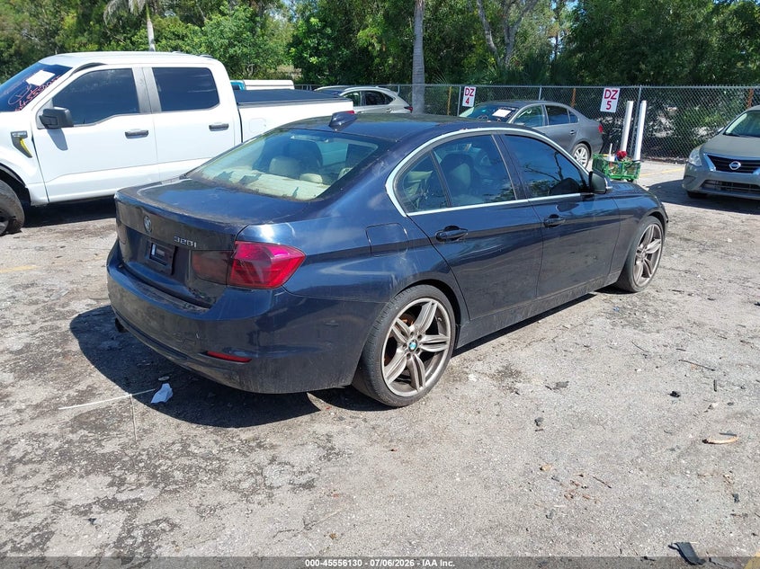 2012 BMW 3er VIN WBA3A5C56CF349497 IAAI salvage auction — NORMAL WEAR, Clear (Florida), sold $375 on 2026-07-29 (photo 4)