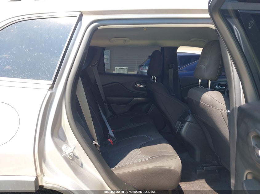 2019 Jeep Cherokee VIN 1C4PJMCB3KD250411 IAAI salvage auction — NORMAL WEAR, Sf97 (Wisconsin), sold $6,175 on 2026-09-15 (photo 8)