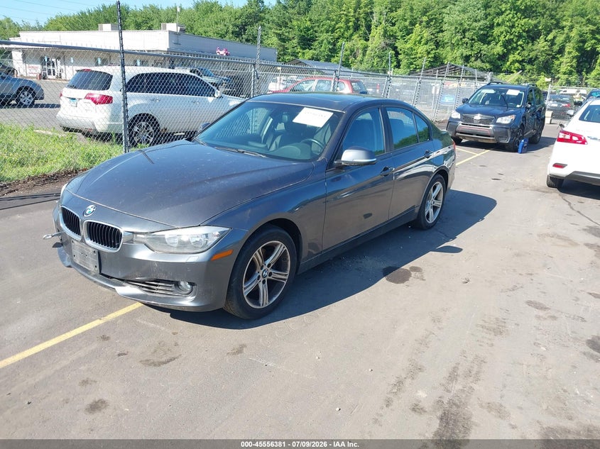 2014 BMW 3er VIN WBA3B5G55ENS07724 IAAI salvage auction — TRANSMISSION, Salvage Title, sold $675 on 2026-07-30 (photo 2)