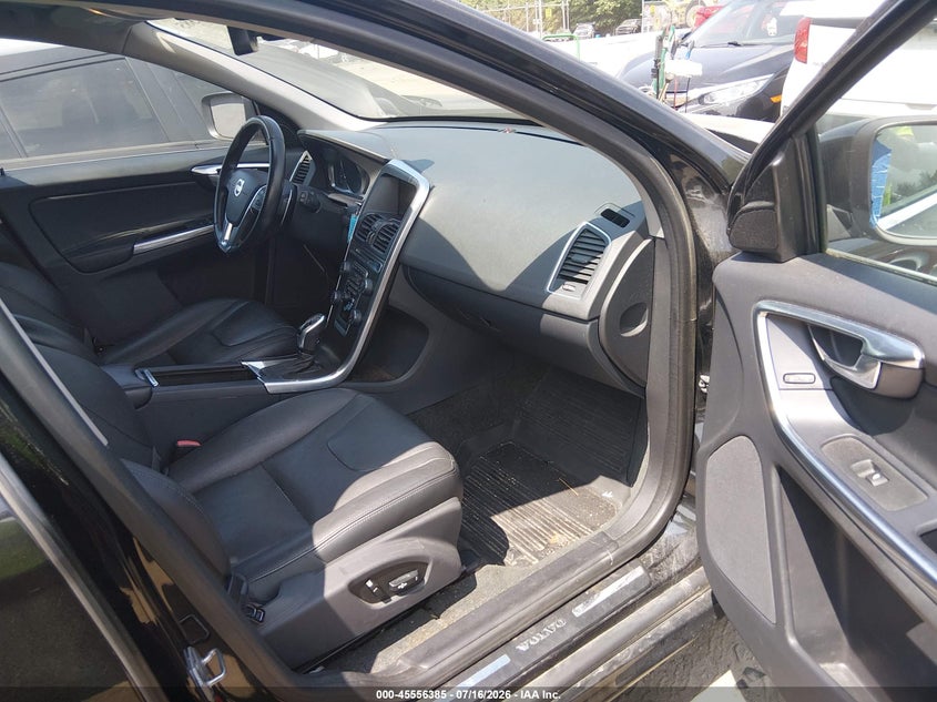 2015 Volvo Xc60 VIN YV4902RB5F2585742 IAAI salvage auction — REAR END, Clear (Massachusetts), sold $1,500 on 2026-07-23 (photo 5)
