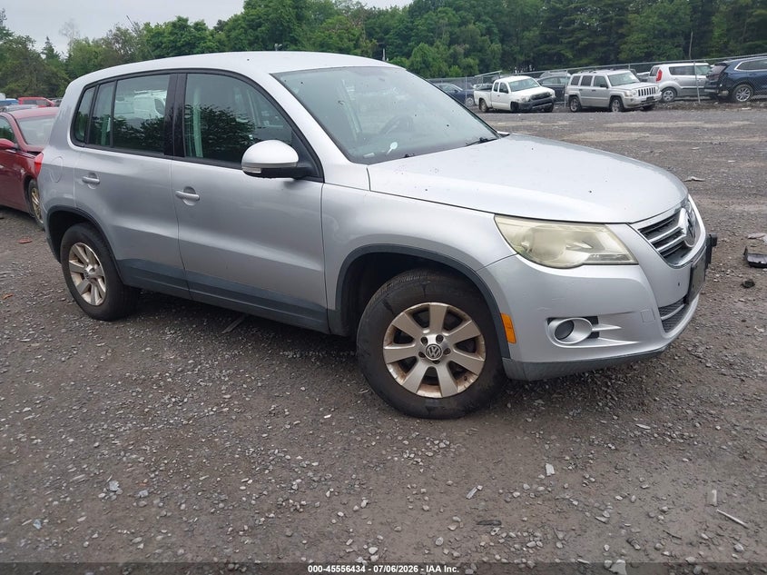 2009 Volkswagen Tiguan VIN WVGAV75N19W527280 IAAI salvage auction — NORMAL WEAR, Clear (New York), sold $275 on 2026-07-28 (photo 1)