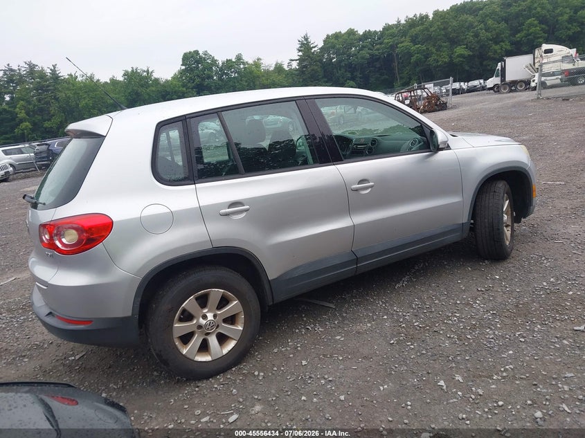 2009 Volkswagen Tiguan VIN WVGAV75N19W527280 IAAI salvage auction — NORMAL WEAR, Clear (New York), sold $275 on 2026-07-28 (photo 4)